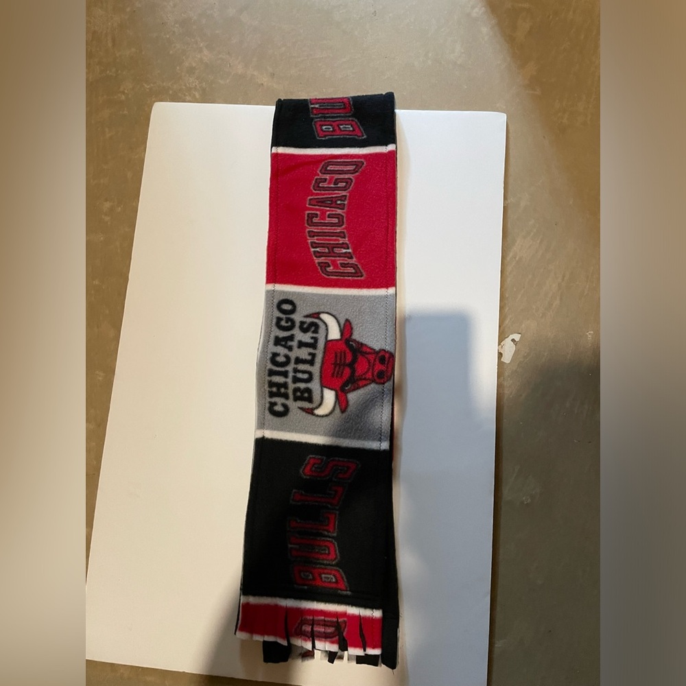 Chicago Bulls Fleece Scarf Block Pattern